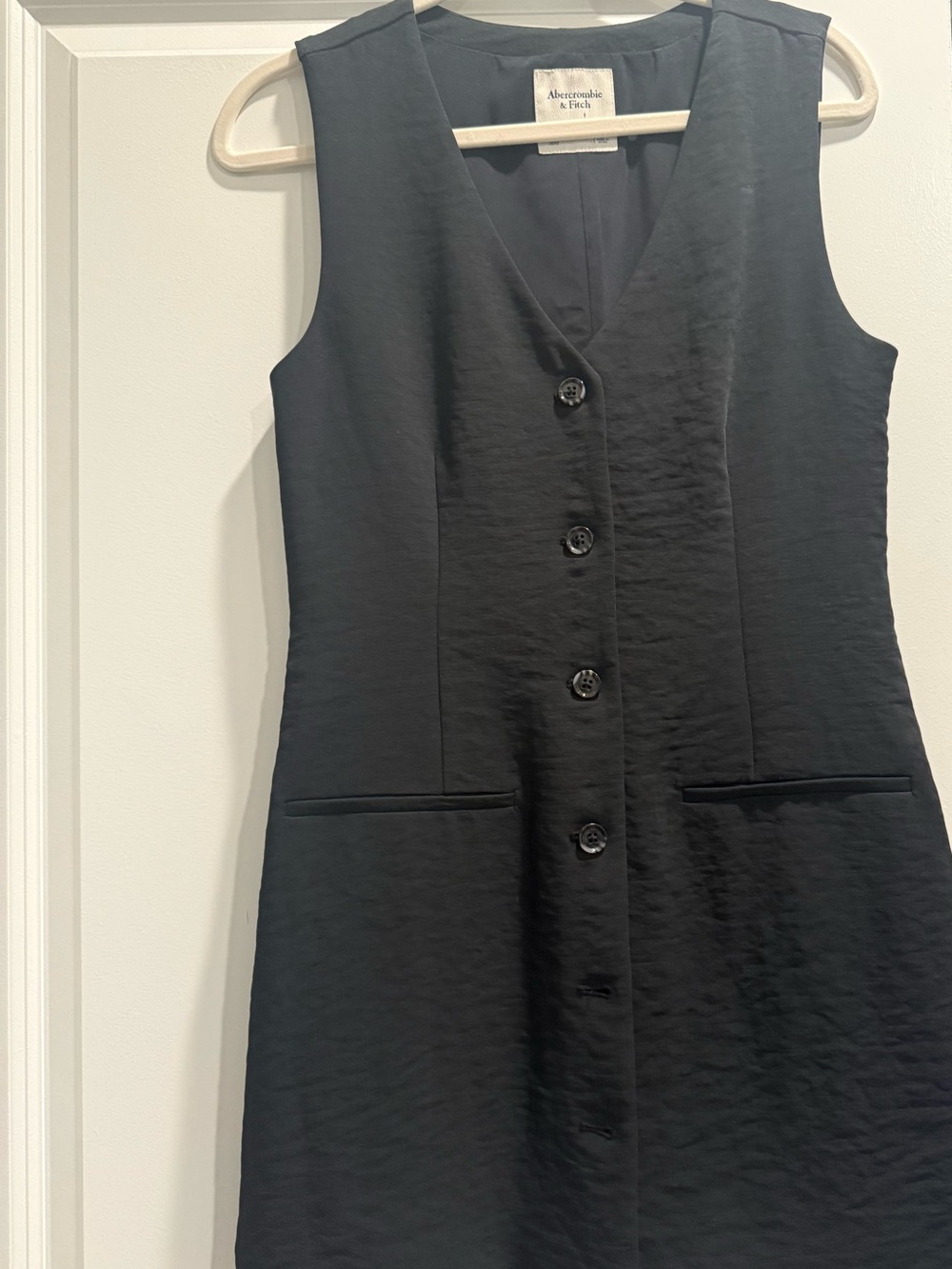 Abercrombie & Fitch Black V‑Neck Button Front Sleeveless Dress